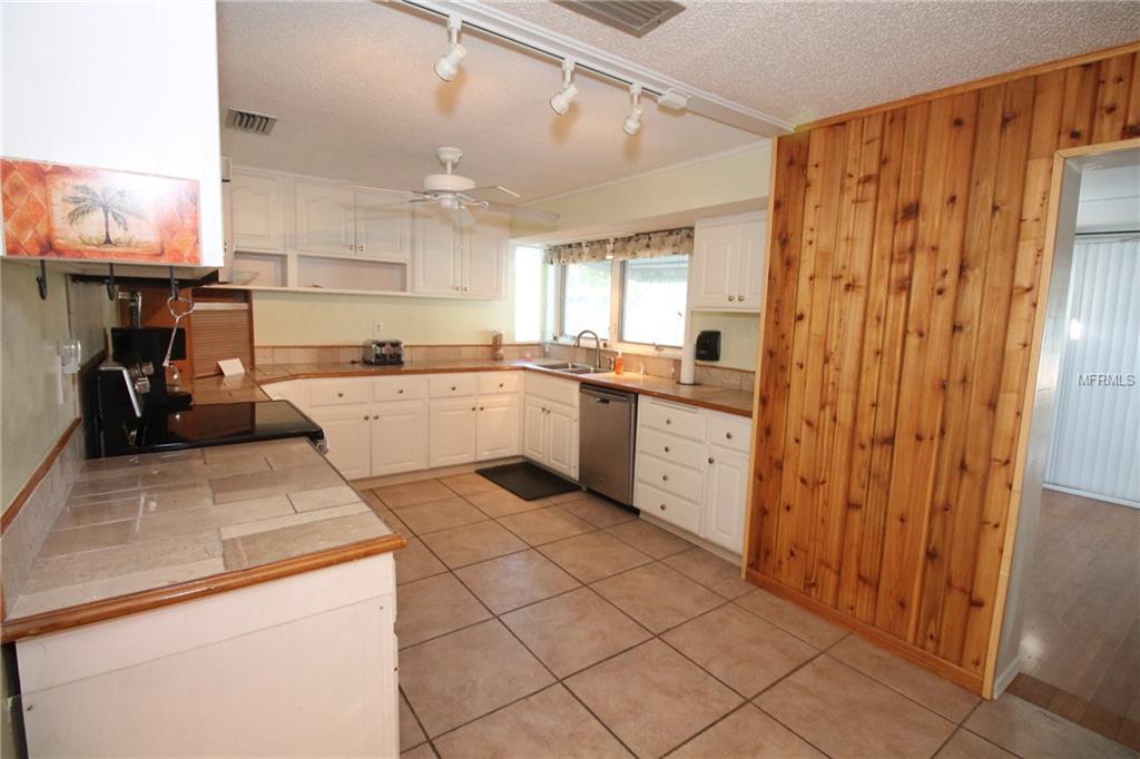 3180 LOCKWOOD LAKE CIRCLE, SARASOTA, Florida 34234, 3 Bedrooms Bedrooms, 7 Rooms Rooms,2 BathroomsBathrooms,Residential,For sale,LOCKWOOD LAKE,A4198816