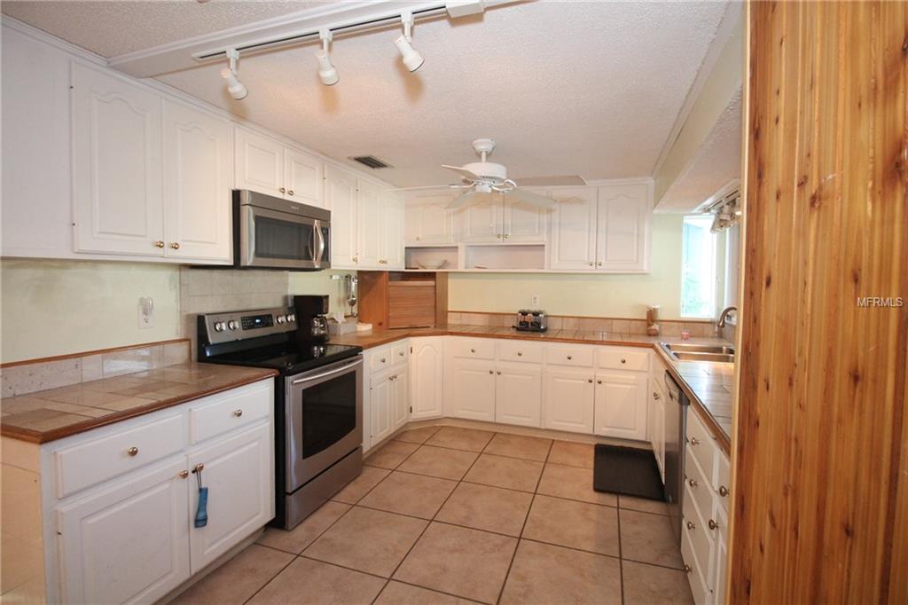 3180 LOCKWOOD LAKE CIRCLE, SARASOTA, Florida 34234, 3 Bedrooms Bedrooms, 7 Rooms Rooms,2 BathroomsBathrooms,Residential,For sale,LOCKWOOD LAKE,A4198816