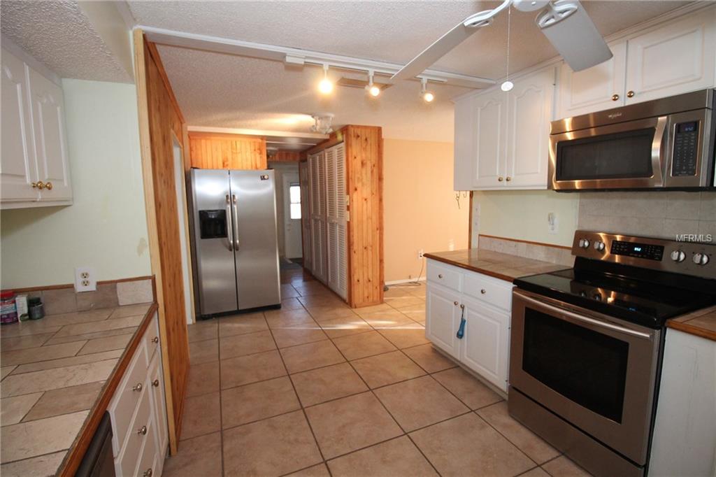 3180 LOCKWOOD LAKE CIRCLE, SARASOTA, Florida 34234, 3 Bedrooms Bedrooms, 7 Rooms Rooms,2 BathroomsBathrooms,Residential,For sale,LOCKWOOD LAKE,A4198816