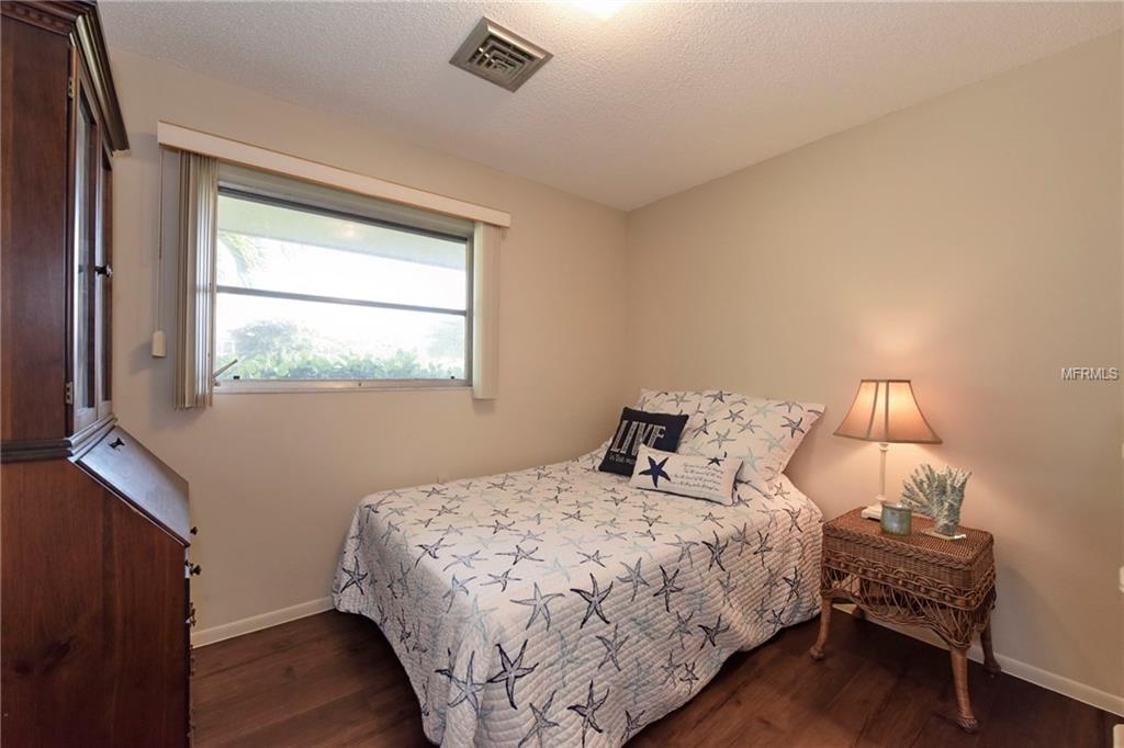 765 JUNGLE QUEEN WAY, LONGBOAT KEY, Florida 34228, 3 Bedrooms Bedrooms, 7 Rooms Rooms,2 BathroomsBathrooms,Residential,For sale,JUNGLE QUEEN,R4707285