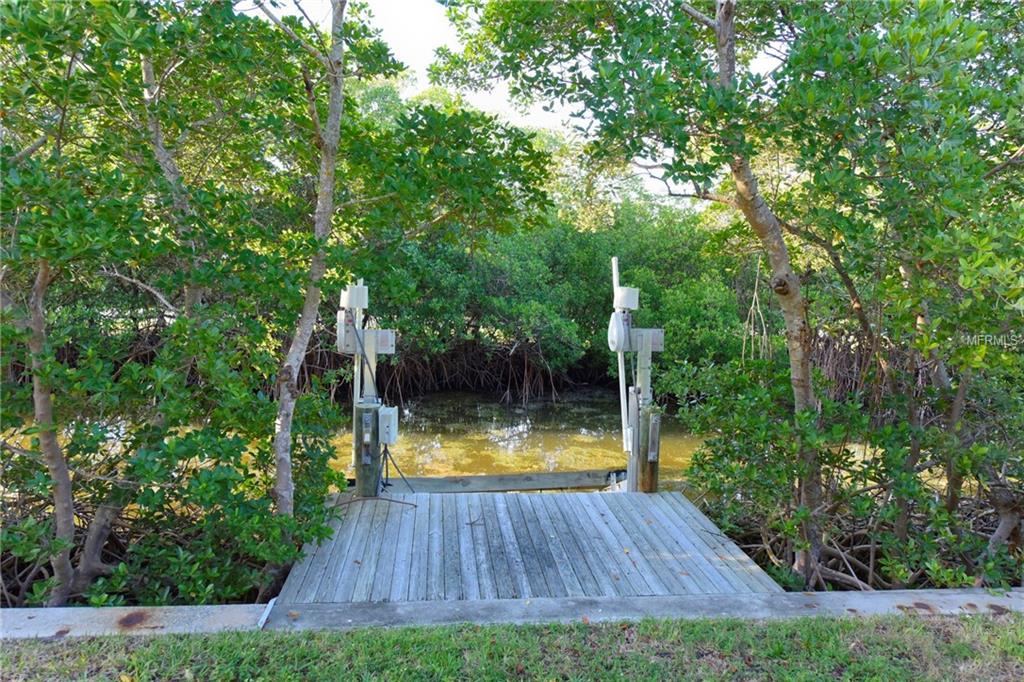 765 JUNGLE QUEEN WAY, LONGBOAT KEY, Florida 34228, 3 Bedrooms Bedrooms, 7 Rooms Rooms,2 BathroomsBathrooms,Residential,For sale,JUNGLE QUEEN,R4707285