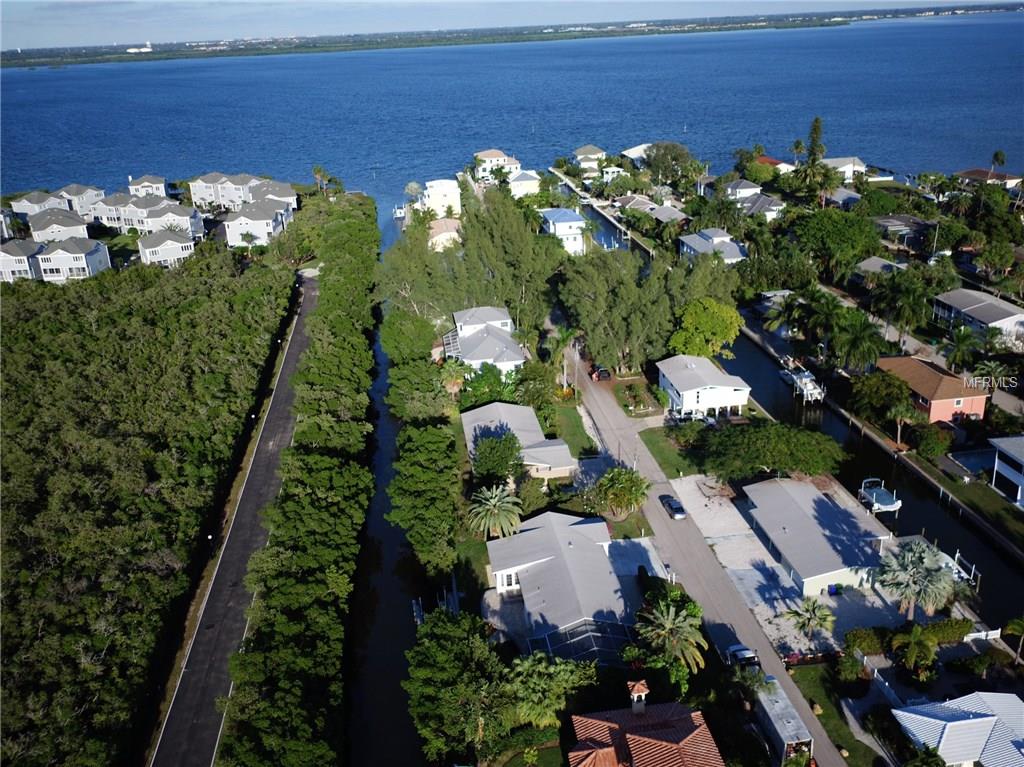 765 JUNGLE QUEEN WAY, LONGBOAT KEY, Florida 34228, 3 Bedrooms Bedrooms, 7 Rooms Rooms,2 BathroomsBathrooms,Residential,For sale,JUNGLE QUEEN,R4707285