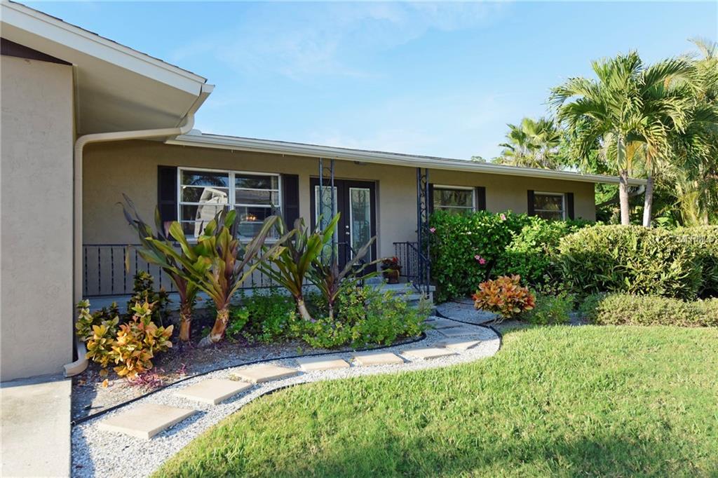 765 JUNGLE QUEEN WAY, LONGBOAT KEY, Florida 34228, 3 Bedrooms Bedrooms, 7 Rooms Rooms,2 BathroomsBathrooms,Residential,For sale,JUNGLE QUEEN,R4707285