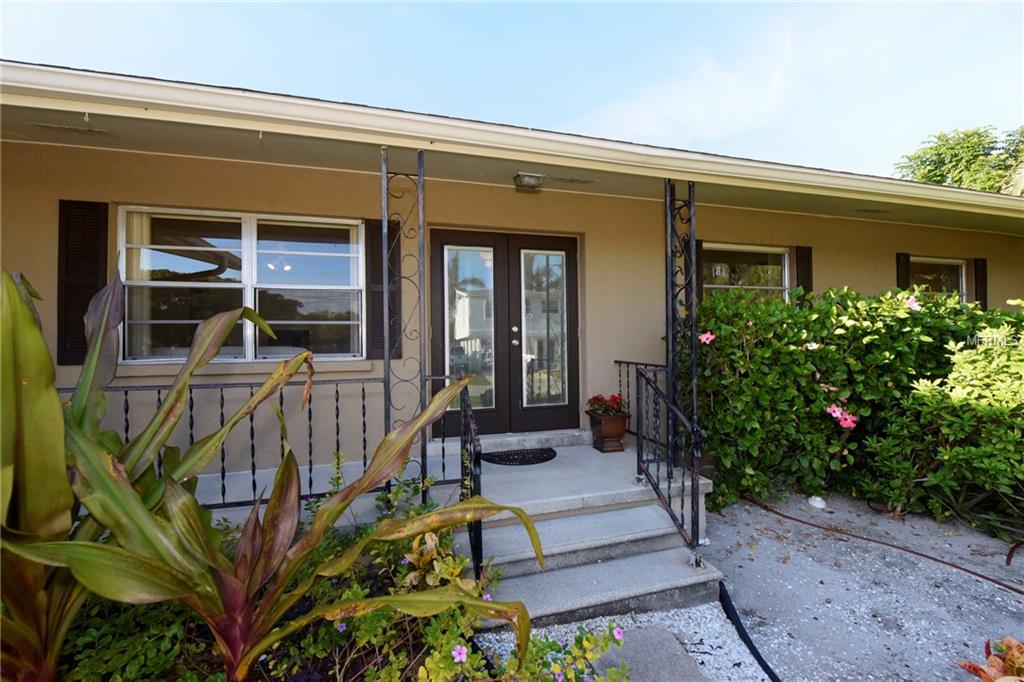 765 JUNGLE QUEEN WAY, LONGBOAT KEY, Florida 34228, 3 Bedrooms Bedrooms, 7 Rooms Rooms,2 BathroomsBathrooms,Residential,For sale,JUNGLE QUEEN,R4707285