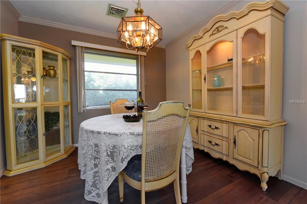 765 JUNGLE QUEEN WAY, LONGBOAT KEY, Florida 34228, 3 Bedrooms Bedrooms, 7 Rooms Rooms,2 BathroomsBathrooms,Residential,For sale,JUNGLE QUEEN,R4707285