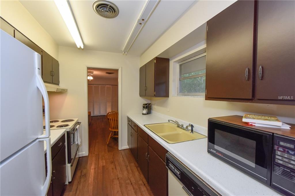 765 JUNGLE QUEEN WAY, LONGBOAT KEY, Florida 34228, 3 Bedrooms Bedrooms, 7 Rooms Rooms,2 BathroomsBathrooms,Residential,For sale,JUNGLE QUEEN,R4707285