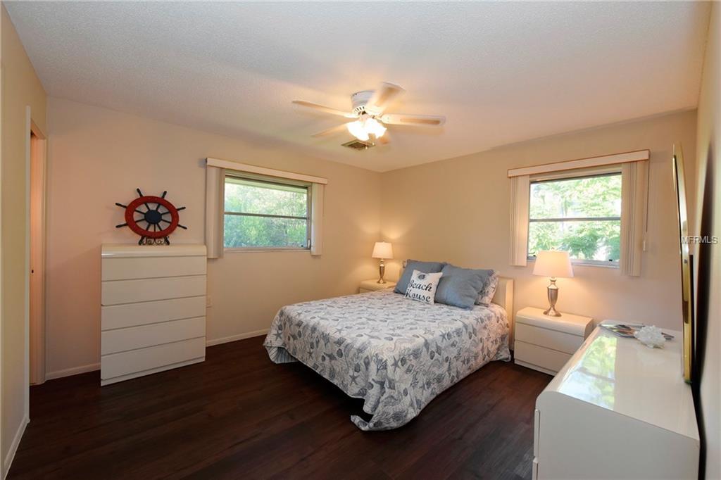 765 JUNGLE QUEEN WAY, LONGBOAT KEY, Florida 34228, 3 Bedrooms Bedrooms, 7 Rooms Rooms,2 BathroomsBathrooms,Residential,For sale,JUNGLE QUEEN,R4707285