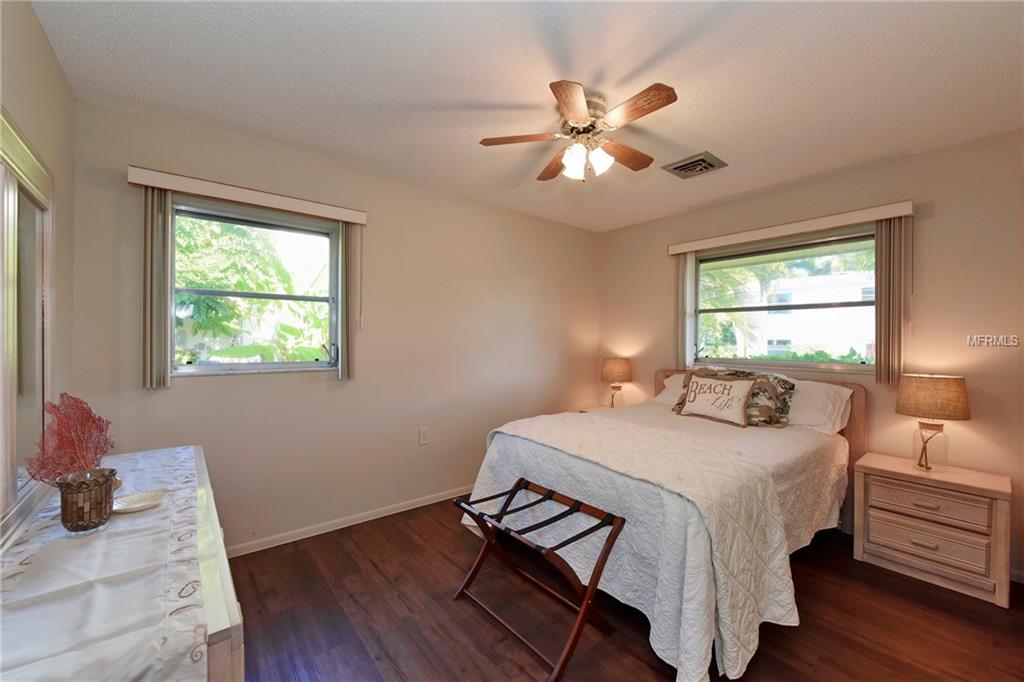 765 JUNGLE QUEEN WAY, LONGBOAT KEY, Florida 34228, 3 Bedrooms Bedrooms, 7 Rooms Rooms,2 BathroomsBathrooms,Residential,For sale,JUNGLE QUEEN,R4707285