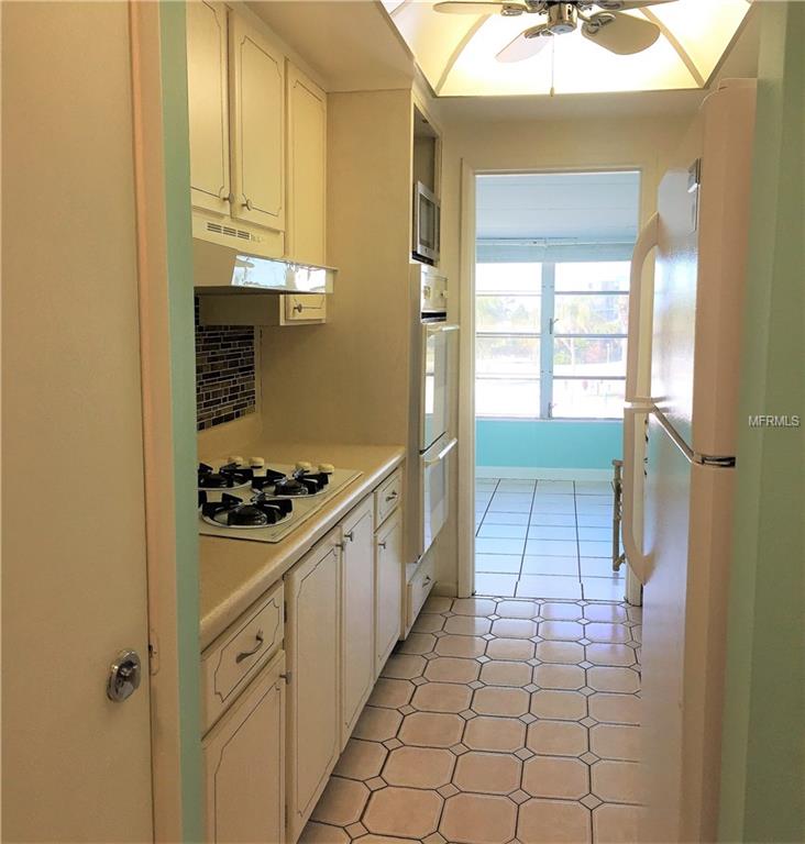 1898 SHORE DRIVE S, SOUTH PASADENA, Florida 33707, 1 Bedroom Bedrooms, 5 Rooms Rooms,1 BathroomBathrooms,Residential,For sale,SHORE,U7844659