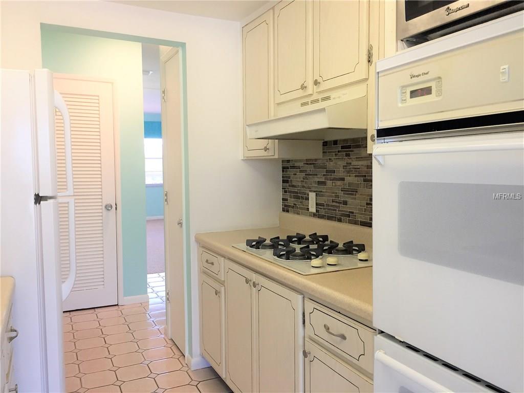 1898 SHORE DRIVE S, SOUTH PASADENA, Florida 33707, 1 Bedroom Bedrooms, 5 Rooms Rooms,1 BathroomBathrooms,Residential,For sale,SHORE,U7844659
