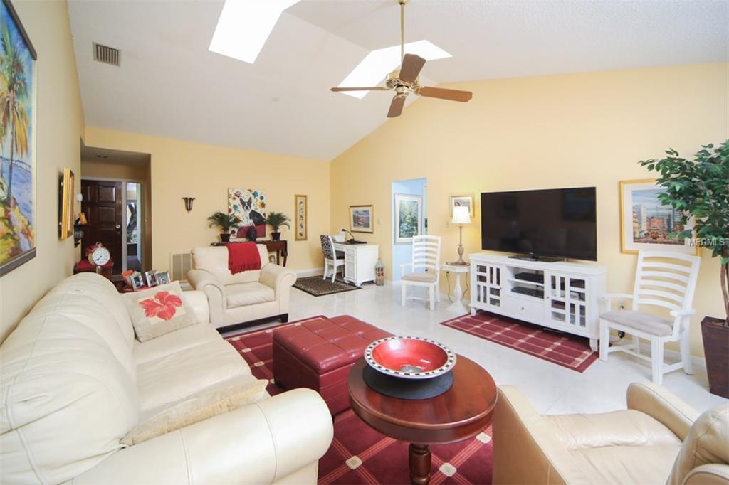 4640 OAK FOREST DRIVE E, SARASOTA, Florida 34231, 2 Bedrooms Bedrooms, 7 Rooms Rooms,2 BathroomsBathrooms,Residential,For sale,OAK FOREST,A4208215