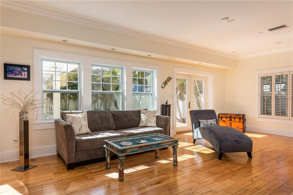 134 15TH AVENUE N, ST PETERSBURG, Florida 33704, 5 Bedrooms Bedrooms, 12 Rooms Rooms,3 BathroomsBathrooms,Residential,For sale,15TH,U7846445