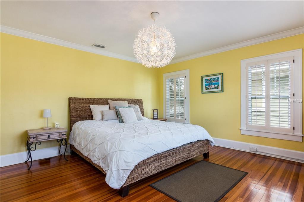 134 15TH AVENUE N, ST PETERSBURG, Florida 33704, 5 Bedrooms Bedrooms, 12 Rooms Rooms,3 BathroomsBathrooms,Residential,For sale,15TH,U7846445