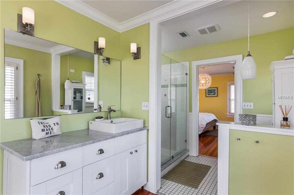 134 15TH AVENUE N, ST PETERSBURG, Florida 33704, 5 Bedrooms Bedrooms, 12 Rooms Rooms,3 BathroomsBathrooms,Residential,For sale,15TH,U7846445