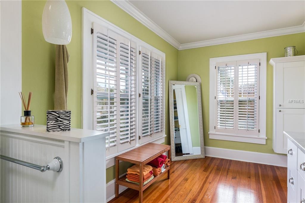 134 15TH AVENUE N, ST PETERSBURG, Florida 33704, 5 Bedrooms Bedrooms, 12 Rooms Rooms,3 BathroomsBathrooms,Residential,For sale,15TH,U7846445