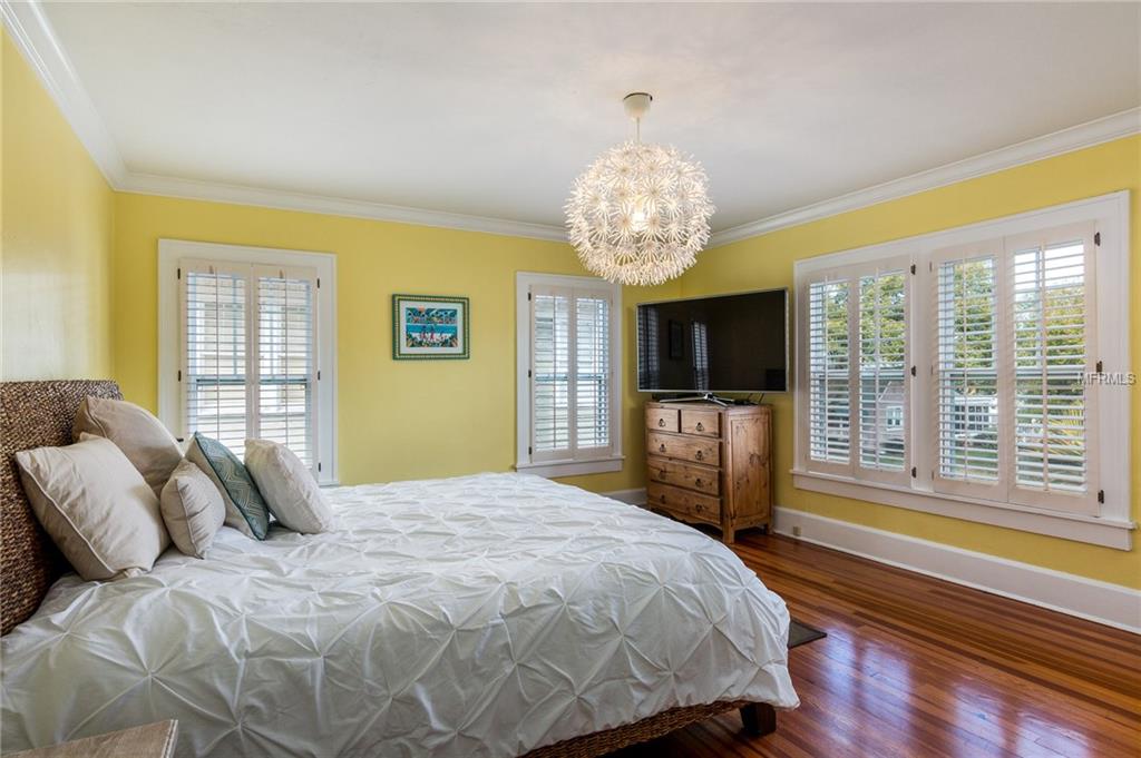 134 15TH AVENUE N, ST PETERSBURG, Florida 33704, 5 Bedrooms Bedrooms, 12 Rooms Rooms,3 BathroomsBathrooms,Residential,For sale,15TH,U7846445