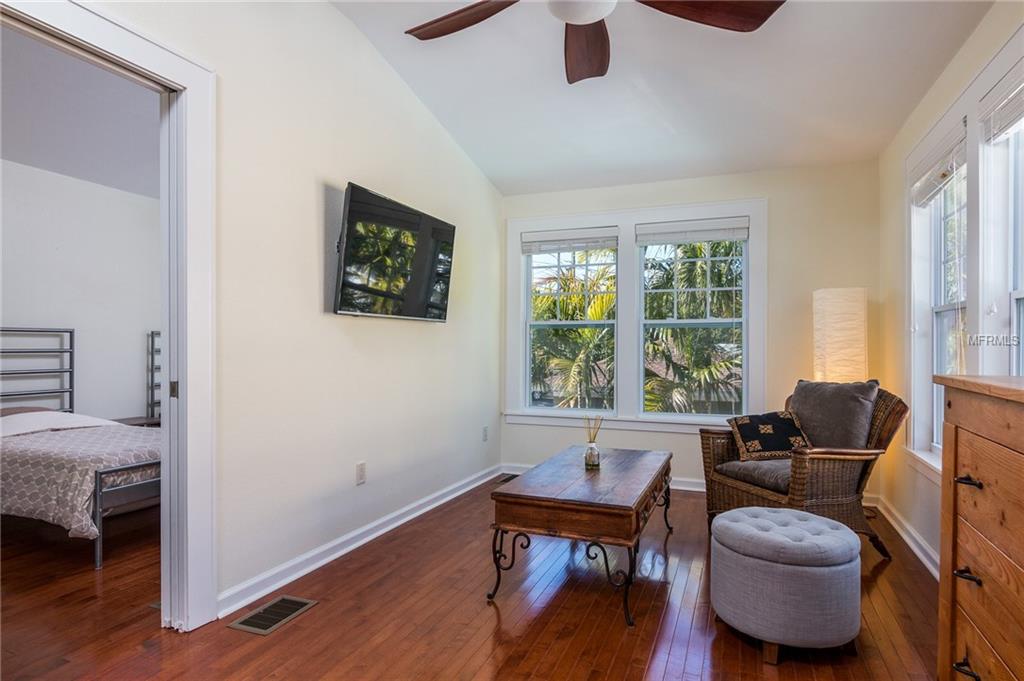 134 15TH AVENUE N, ST PETERSBURG, Florida 33704, 5 Bedrooms Bedrooms, 12 Rooms Rooms,3 BathroomsBathrooms,Residential,For sale,15TH,U7846445