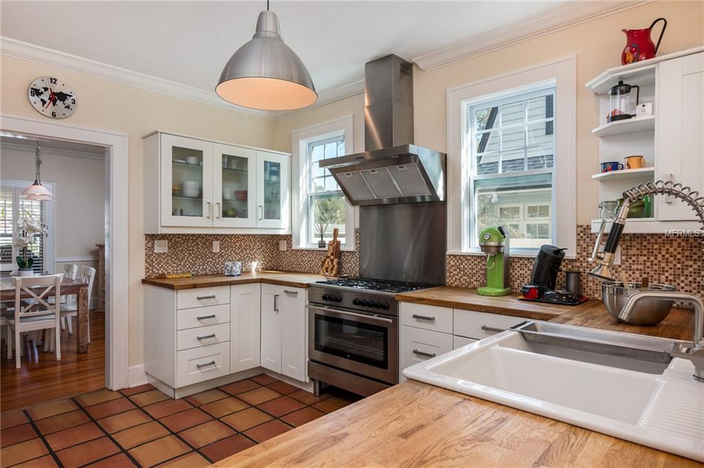 134 15TH AVENUE N, ST PETERSBURG, Florida 33704, 5 Bedrooms Bedrooms, 12 Rooms Rooms,3 BathroomsBathrooms,Residential,For sale,15TH,U7846445