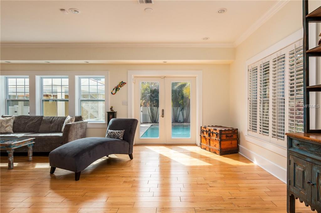 134 15TH AVENUE N, ST PETERSBURG, Florida 33704, 5 Bedrooms Bedrooms, 12 Rooms Rooms,3 BathroomsBathrooms,Residential,For sale,15TH,U7846445