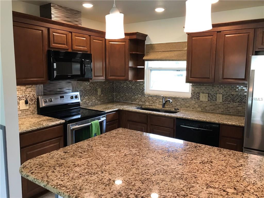 910 VILLAGE GREEN PARKWAY, BRADENTON, Florida 34209, 2 Bedrooms Bedrooms, 6 Rooms Rooms,2 BathroomsBathrooms,Residential,For sale,VILLAGE GREEN,A4198827