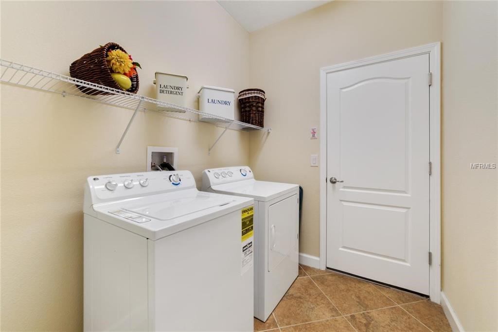 1557 THETFORD CIRCLE, ORLANDO, Florida 32824, 4 Bedrooms Bedrooms, 3 Rooms Rooms,4 BathroomsBathrooms,Residential,For sale,THETFORD,O5541551