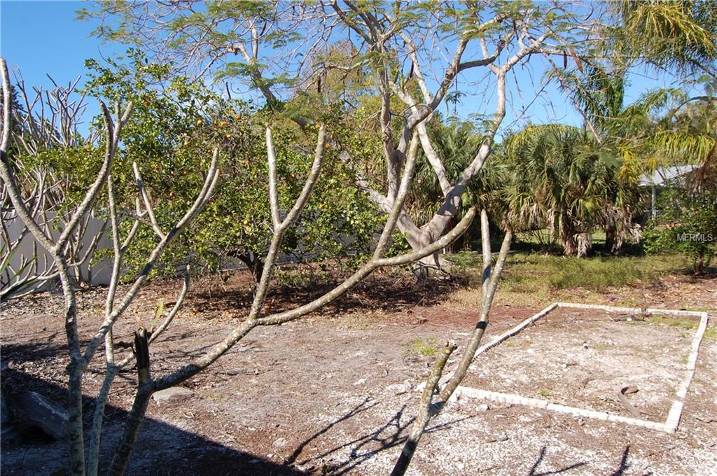 428 SHORE ROAD, VENICE, Florida 34285, 2 Bedrooms Bedrooms, 7 Rooms Rooms,2 BathroomsBathrooms,Residential,For sale,SHORE,N5915634