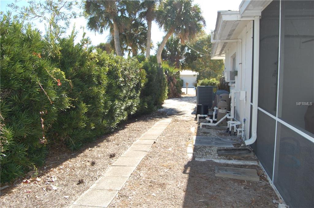 428 SHORE ROAD, VENICE, Florida 34285, 2 Bedrooms Bedrooms, 7 Rooms Rooms,2 BathroomsBathrooms,Residential,For sale,SHORE,N5915634
