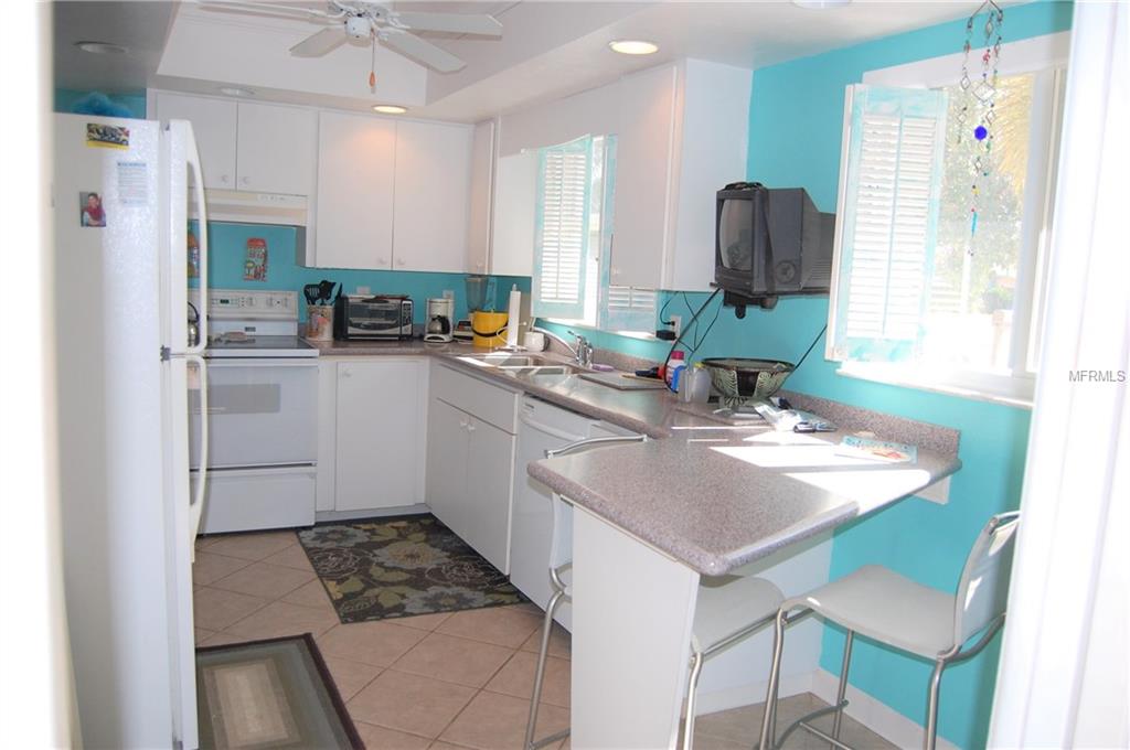 428 SHORE ROAD, VENICE, Florida 34285, 2 Bedrooms Bedrooms, 7 Rooms Rooms,2 BathroomsBathrooms,Residential,For sale,SHORE,N5915634