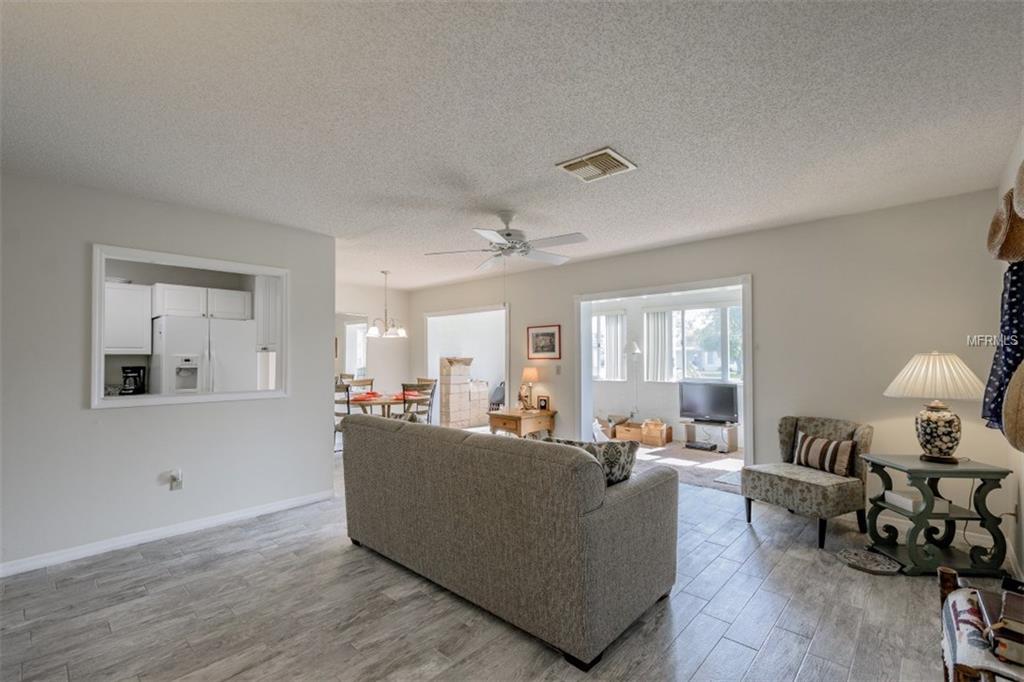 2310 GLENMORE CIRCLE, SUN CITY CENTER, Florida 33573, 2 Bedrooms Bedrooms, 7 Rooms Rooms,2 BathroomsBathrooms,Residential,For sale,GLENMORE,T2923879