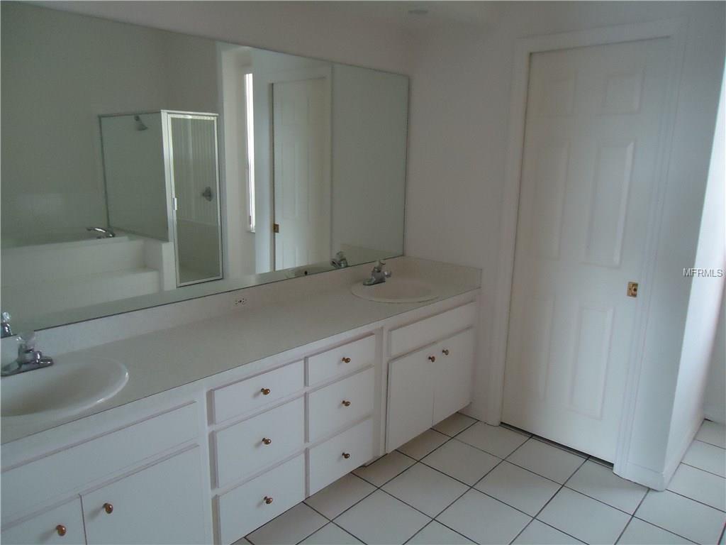 601 HUNTERS RUN BOULEVARD, LAKELAND, Florida 33809, 4 Bedrooms Bedrooms, 9 Rooms Rooms,2 BathroomsBathrooms,Residential,For sale,HUNTERS RUN,L4721035