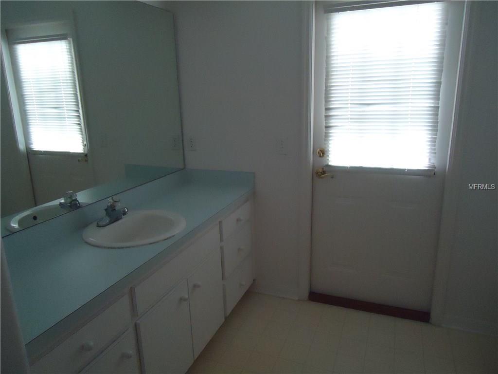 601 HUNTERS RUN BOULEVARD, LAKELAND, Florida 33809, 4 Bedrooms Bedrooms, 9 Rooms Rooms,2 BathroomsBathrooms,Residential,For sale,HUNTERS RUN,L4721035