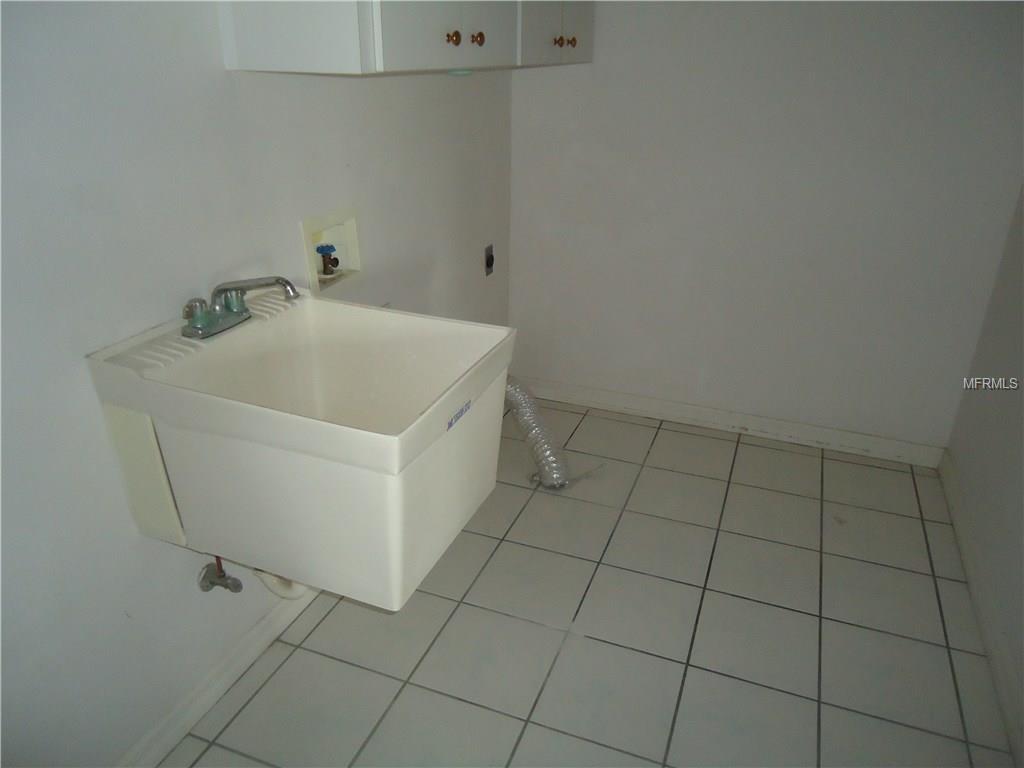 601 HUNTERS RUN BOULEVARD, LAKELAND, Florida 33809, 4 Bedrooms Bedrooms, 9 Rooms Rooms,2 BathroomsBathrooms,Residential,For sale,HUNTERS RUN,L4721035