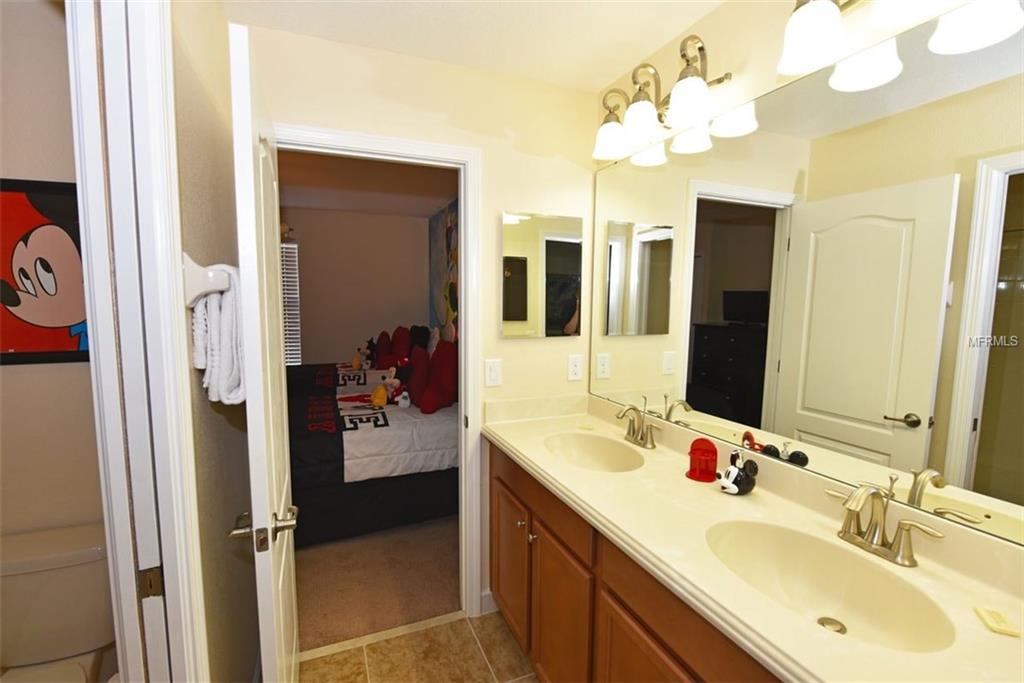 1443 MOON VALLEY DRIVE, KISSIMMEE, Florida 34747, 6 Bedrooms Bedrooms, 5 Rooms Rooms,6 BathroomsBathrooms,Residential,For sale,MOON VALLEY,S4855536