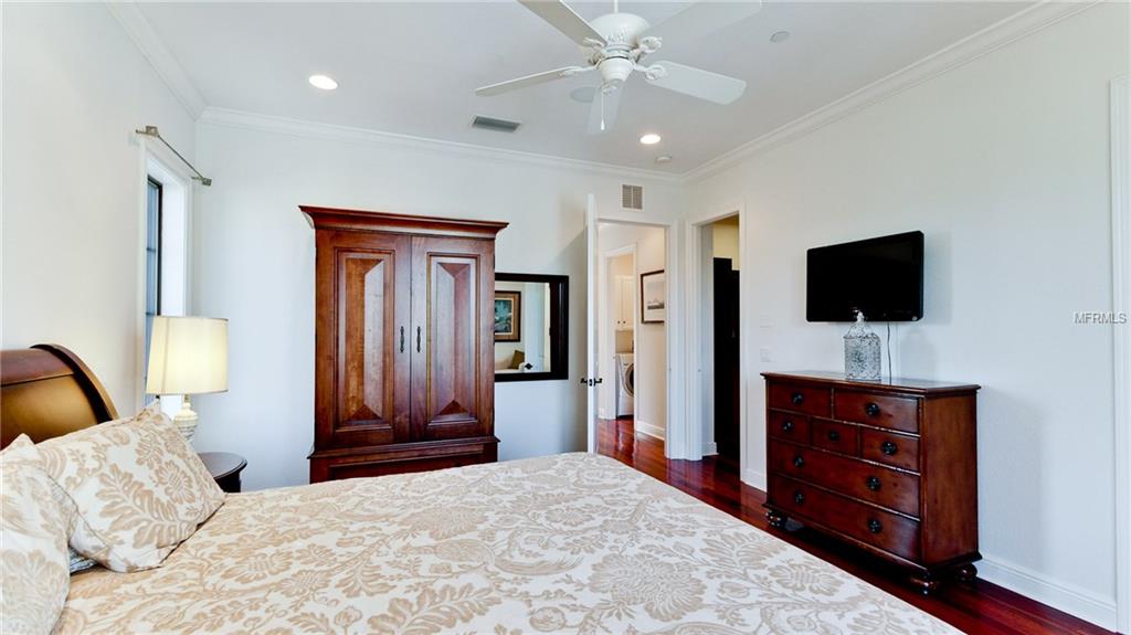 1537 OAK STREET, SARASOTA, Florida 34236, 3 Bedrooms Bedrooms, 6 Rooms Rooms,2 BathroomsBathrooms,Residential,For sale,OAK,A4209409