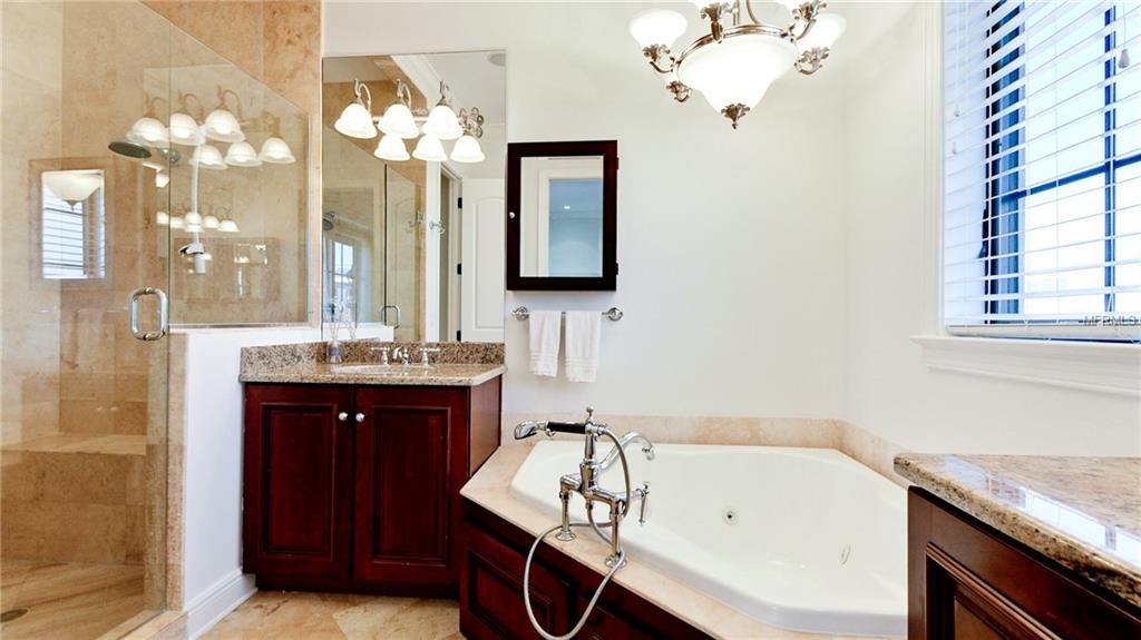 1537 OAK STREET, SARASOTA, Florida 34236, 3 Bedrooms Bedrooms, 6 Rooms Rooms,2 BathroomsBathrooms,Residential,For sale,OAK,A4209409