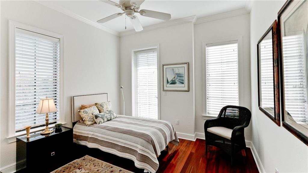 1537 OAK STREET, SARASOTA, Florida 34236, 3 Bedrooms Bedrooms, 6 Rooms Rooms,2 BathroomsBathrooms,Residential,For sale,OAK,A4209409