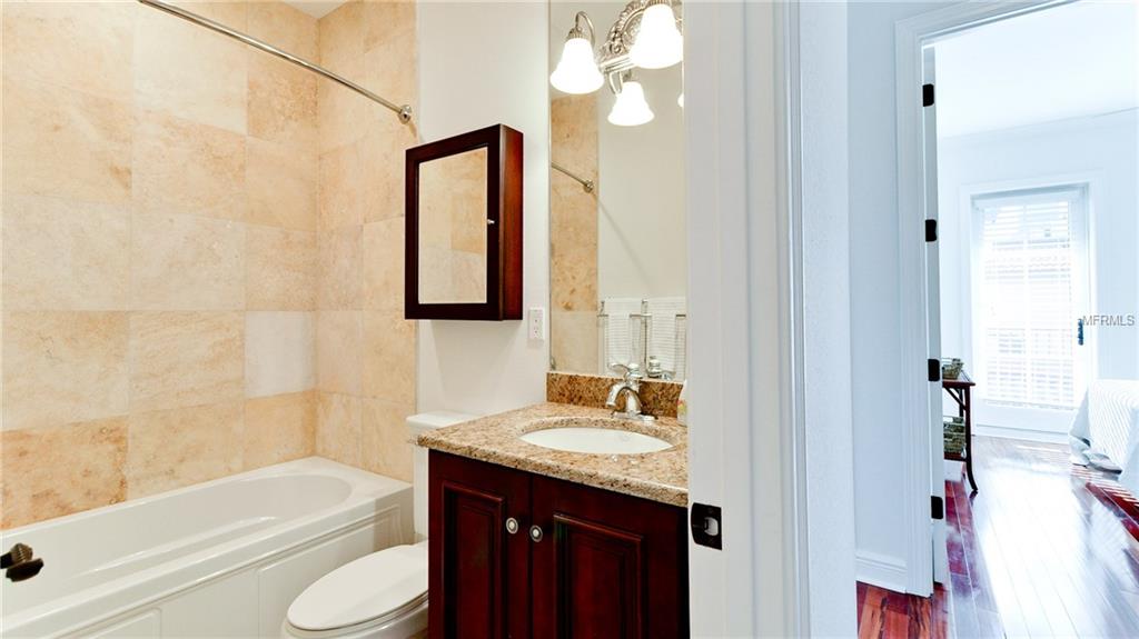 1537 OAK STREET, SARASOTA, Florida 34236, 3 Bedrooms Bedrooms, 6 Rooms Rooms,2 BathroomsBathrooms,Residential,For sale,OAK,A4209409