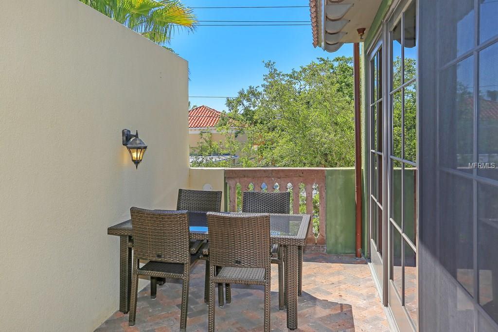 1537 OAK STREET, SARASOTA, Florida 34236, 3 Bedrooms Bedrooms, 6 Rooms Rooms,2 BathroomsBathrooms,Residential,For sale,OAK,A4209409