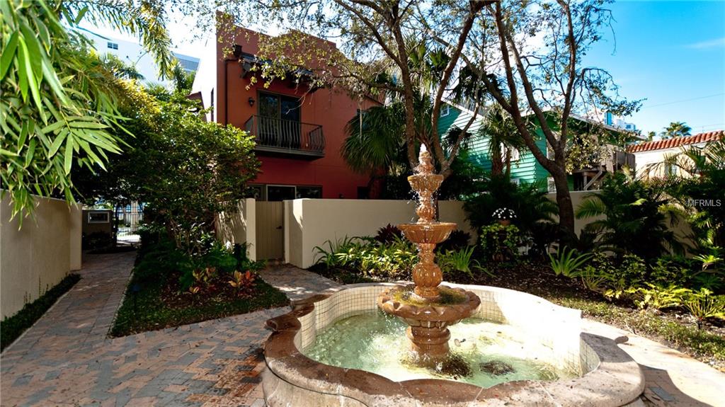 1537 OAK STREET, SARASOTA, Florida 34236, 3 Bedrooms Bedrooms, 6 Rooms Rooms,2 BathroomsBathrooms,Residential,For sale,OAK,A4209409