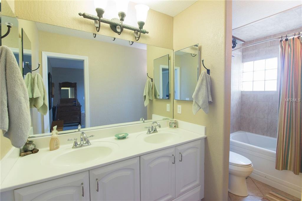 204 ALGIERS DRIVE, VENICE, Florida 34293, 3 Bedrooms Bedrooms, 7 Rooms Rooms,2 BathroomsBathrooms,Residential,For sale,ALGIERS,N5916382