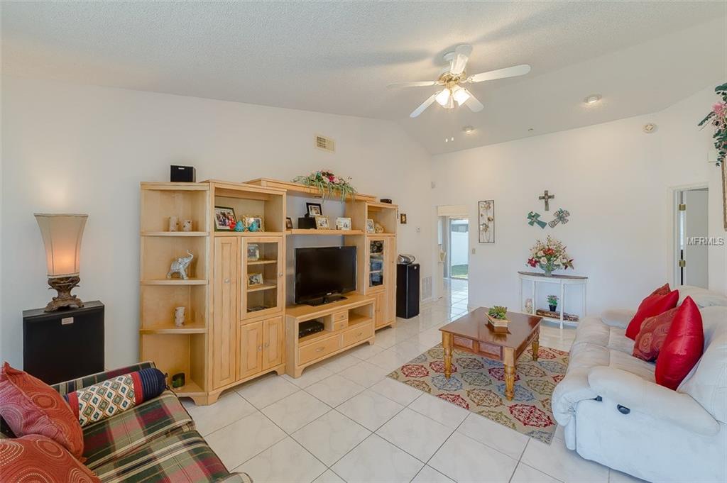 9142 DUBOIS BOULEVARD, ORLANDO, Florida 32825, 2 Bedrooms Bedrooms, 5 Rooms Rooms,2 BathroomsBathrooms,Residential,For sale,DUBOIS,O5561176