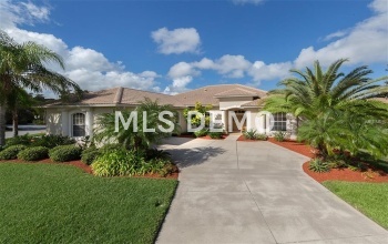 832 AMARYLLIS LANE, VENICE, Florida 34292, 4 Bedrooms Bedrooms, 9 Rooms Rooms,3 BathroomsBathrooms,Residential,For sale,AMARYLLIS,N5914631