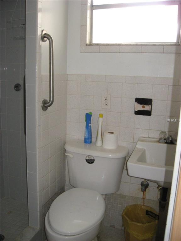 672 E NORMANDY BOULEVARD, DELTONA, Florida 32725, 3 Bedrooms Bedrooms, 5 Rooms Rooms,2 BathroomsBathrooms,Residential,For sale,NORMANDY,V4722946