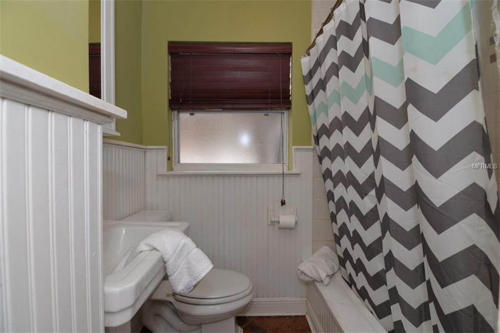 400 E GRANT STREET, ORLANDO, Florida 32806, 3 Bedrooms Bedrooms, 4 Rooms Rooms,2 BathroomsBathrooms,Residential,For sale,GRANT,O5556053