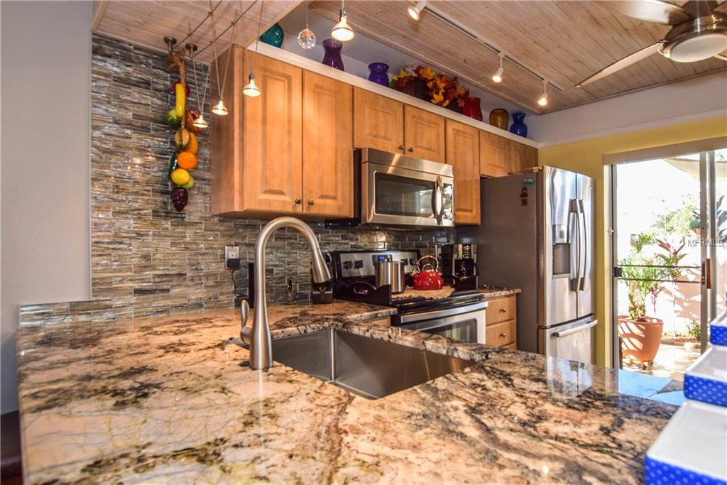 326 CERROMAR WAY N, VENICE, Florida 34293, 2 Bedrooms Bedrooms, 6 Rooms Rooms,2 BathroomsBathrooms,Residential,For sale,CERROMAR,N5914933