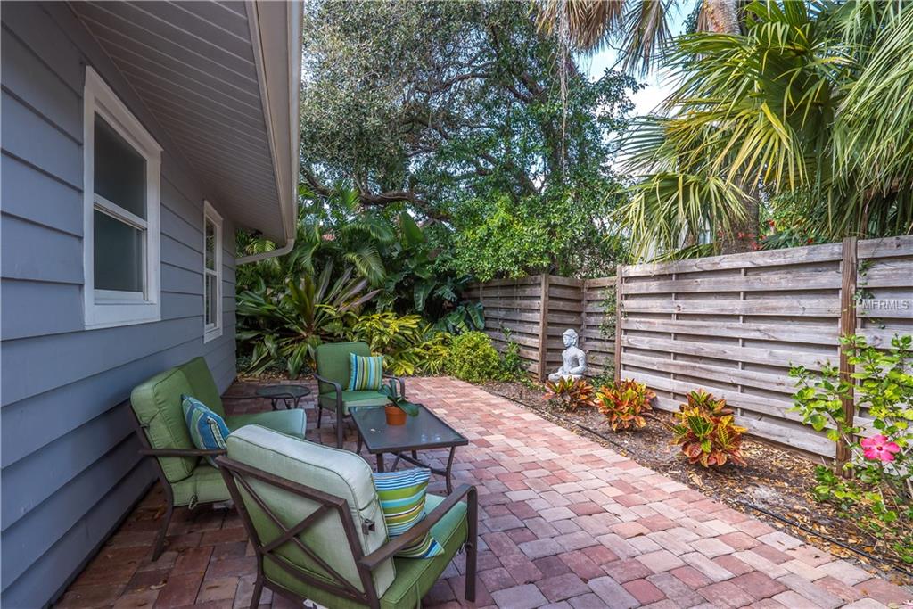1773 HARMONY LANE, SARASOTA, Florida 34239, 2 Bedrooms Bedrooms, 4 Rooms Rooms,2 BathroomsBathrooms,Residential,For sale,HARMONY,A4209876