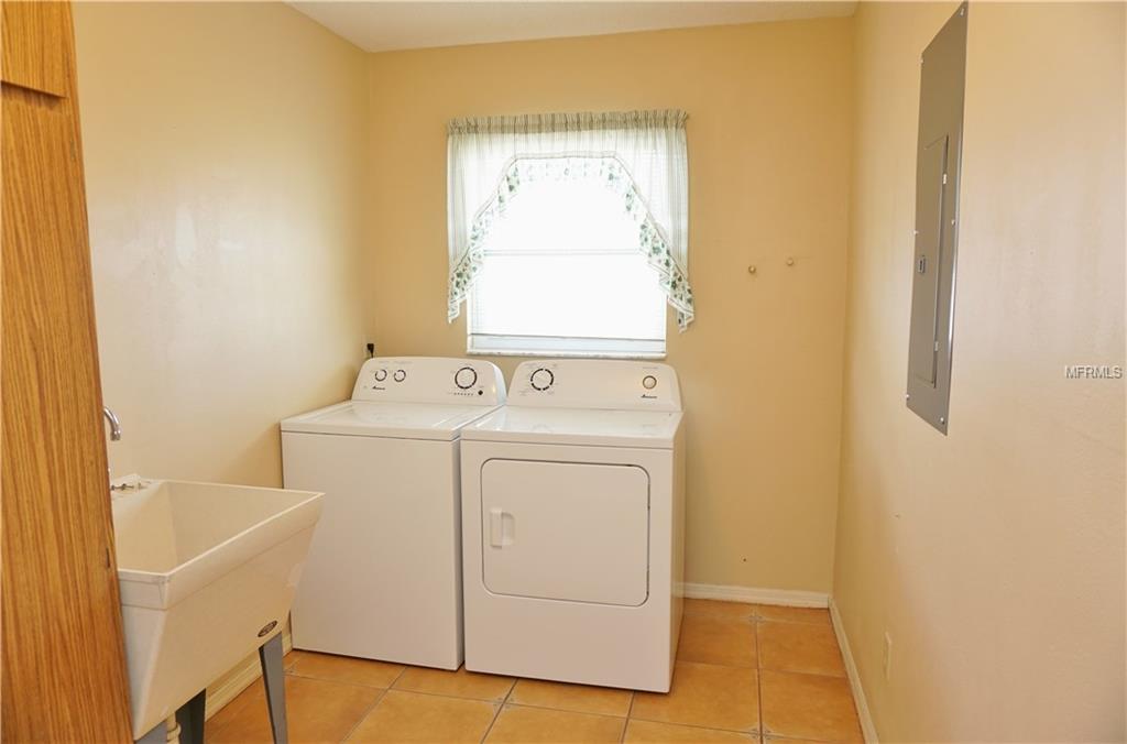 1003 BLUEWATER DRIVE, SUN CITY CENTER, Florida 33573, 2 Bedrooms Bedrooms, 6 Rooms Rooms,2 BathroomsBathrooms,Residential,For sale,BLUEWATER,T2924761