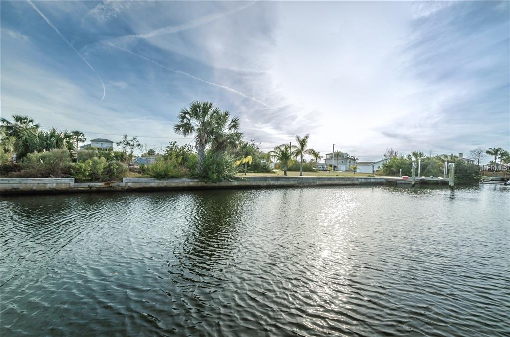 7450 GULF WAY, HUDSON, Florida 34667, 3 Bedrooms Bedrooms, 9 Rooms Rooms,2 BathroomsBathrooms,Residential,For sale,GULF,U7846720