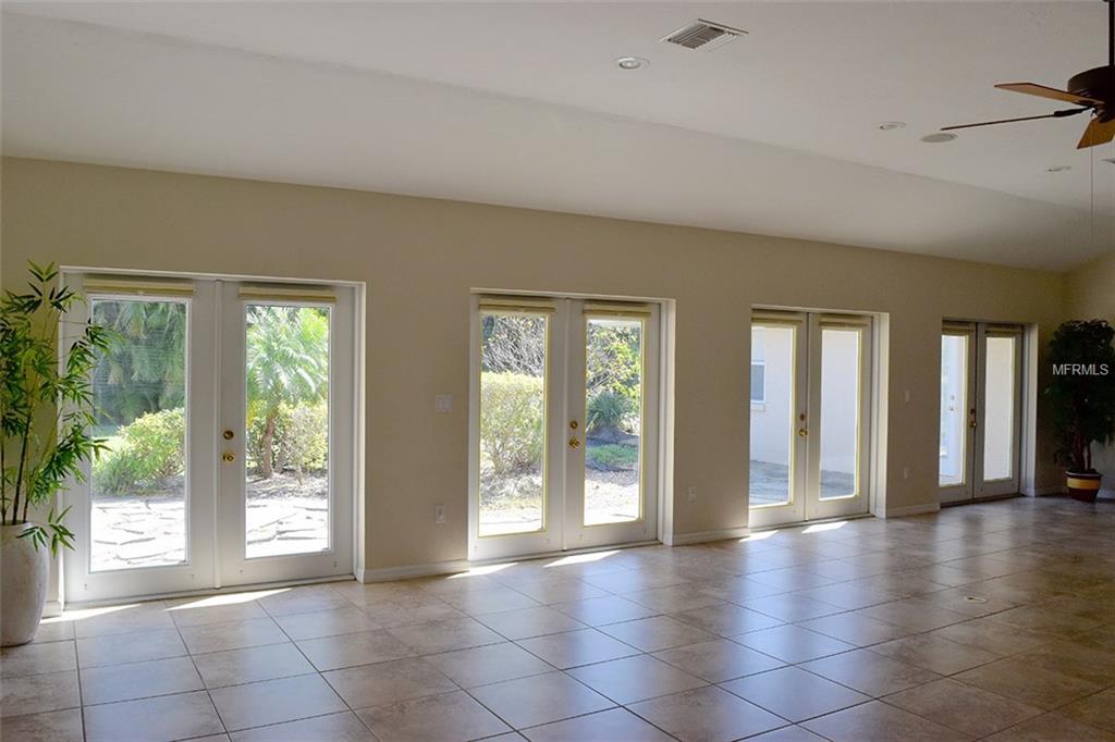 6031 HOLLYWOOD BOULEVARD, SARASOTA, Florida 34231, 3 Bedrooms Bedrooms, 6 Rooms Rooms,3 BathroomsBathrooms,Residential,For sale,HOLLYWOOD,A4200687