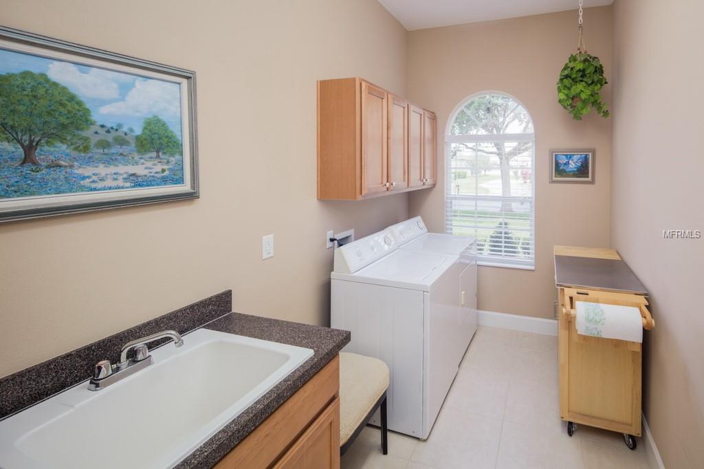 5921 OXFORD MOOR BOULEVARD, WINDERMERE, Florida 34786, 4 Bedrooms Bedrooms, 9 Rooms Rooms,3 BathroomsBathrooms,Residential,For sale,OXFORD MOOR,O5558083